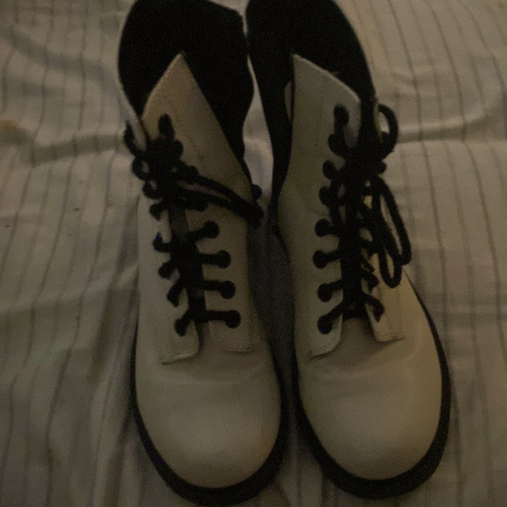 Tilly’s shoes size ten white/black boots